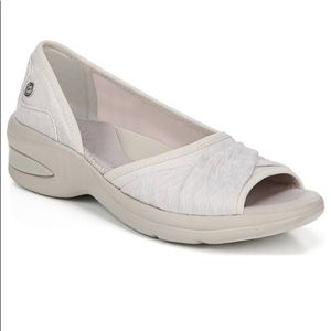 Bzees Remix sandal peep toe slip on beige gray 8